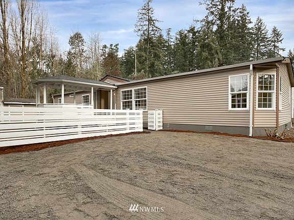3rd image of 1920 Lake Dr SW