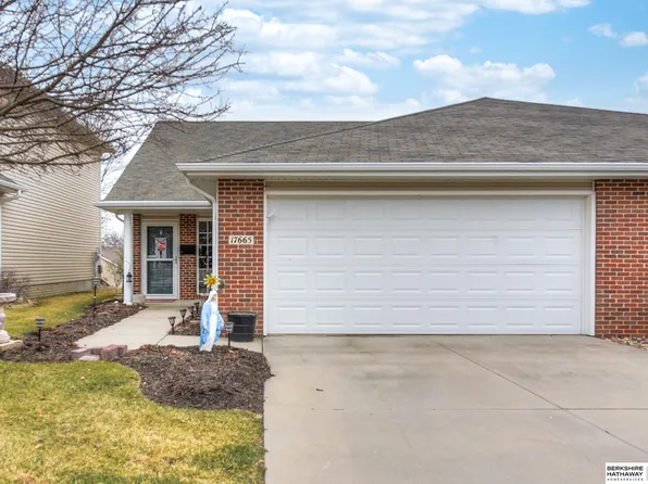 17665 Parker Plz, Omaha, NE 68118