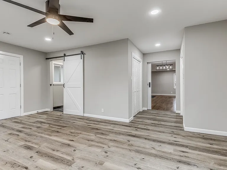 349 SE Rockwood Ave — Photo 18