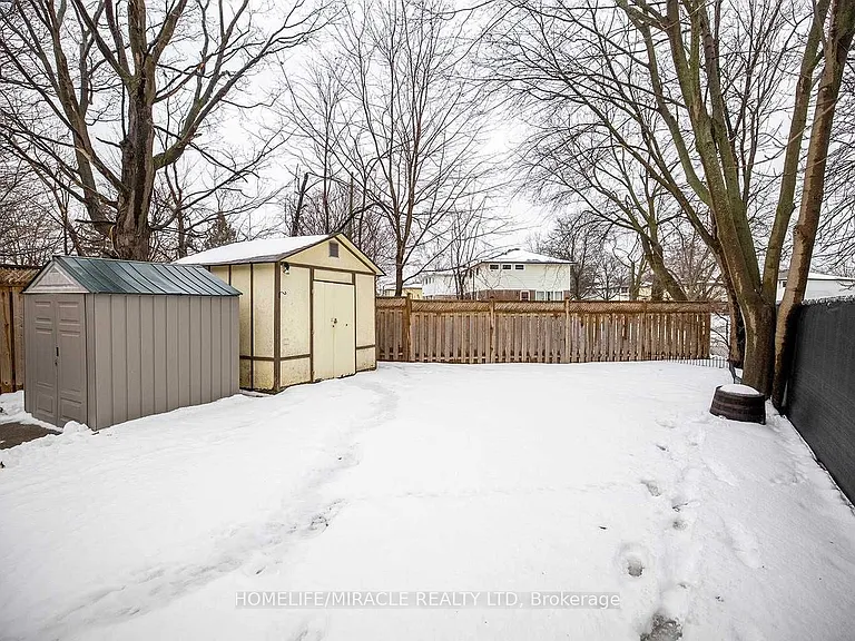 1391 Fenelon Cres — Photo 2
