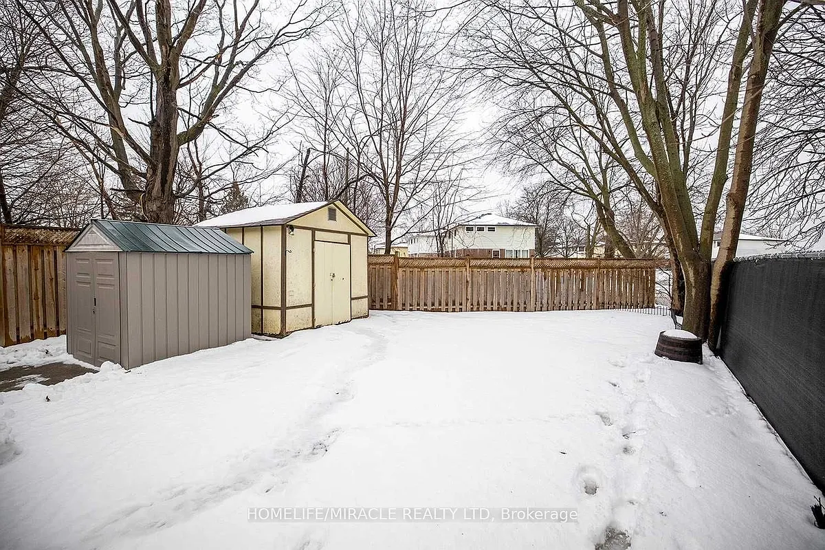Building Photo - 1391 Fenelon Cres