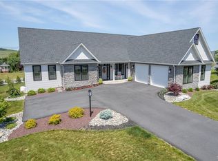 3421 Surrey Ct N, Schnecksville, PA 18078