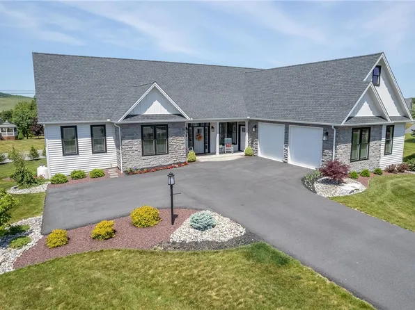 3421 Surrey Ct N, Schnecksville, PA 18078