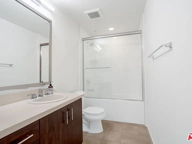 436 S Virgil Ave #312 — Photo 17