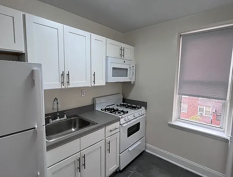 2070 20th Ln #3 — Photo 2