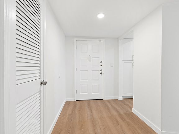 4th image of 11811 Avenue Of The Pga #1-1g