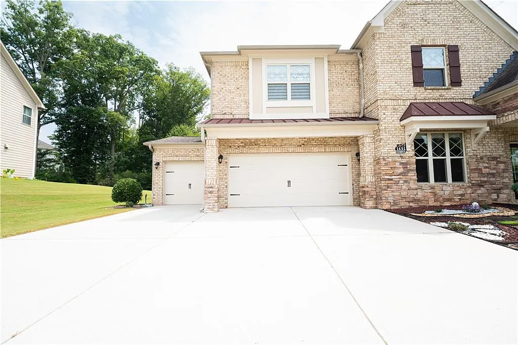 5 bed, 4.5 bath, 4144 sqft, $3,450 — Photo 2