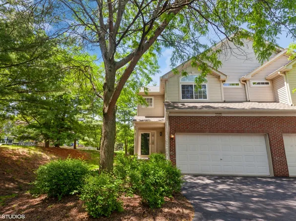 2215 Stoughton Dr, Aurora, IL