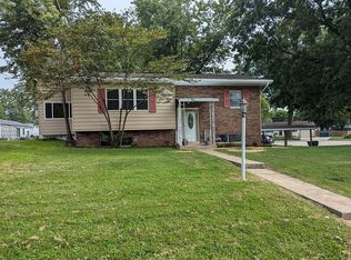 202 Camelford Dr, Troy, IL 62294