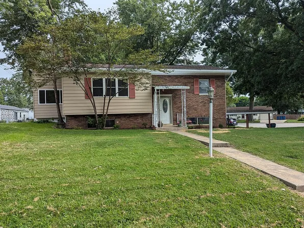 202 Camelford Dr, Troy, IL 62294