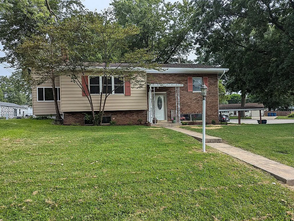 202 Camelford Dr photo 1