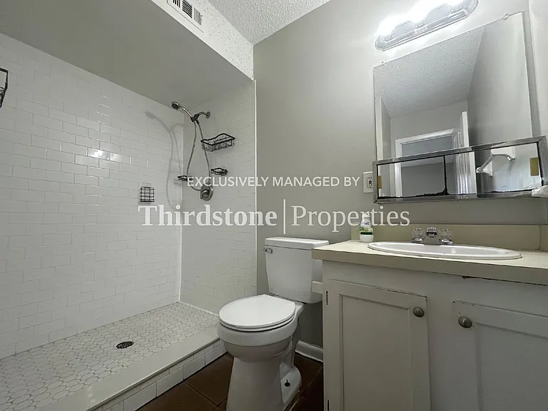 1324 Jefferson Ave #D — Photo 7