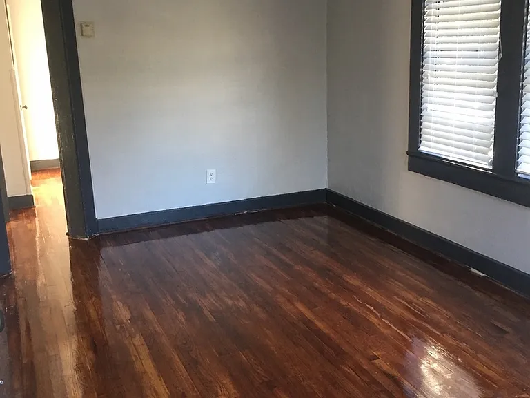 207 N Albany Ave — Photo 5