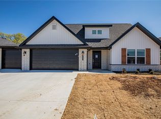 621 Hayden James St, Prairie Grove, AR 72753