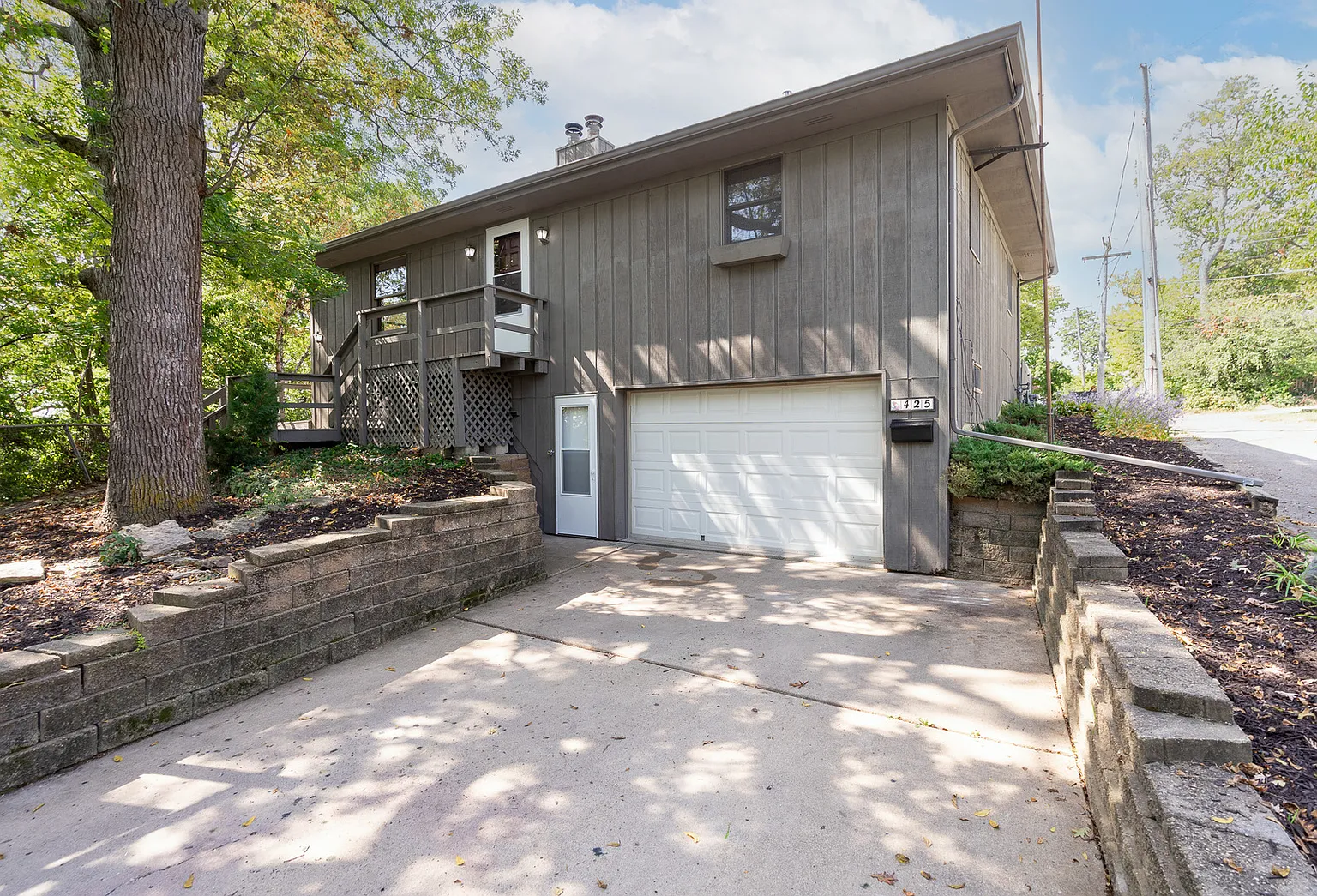 425 Willow Ave photo 1