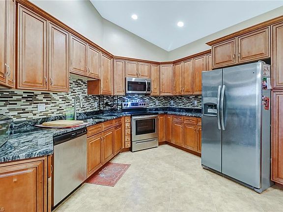 3rd image of 709 SW 29th St