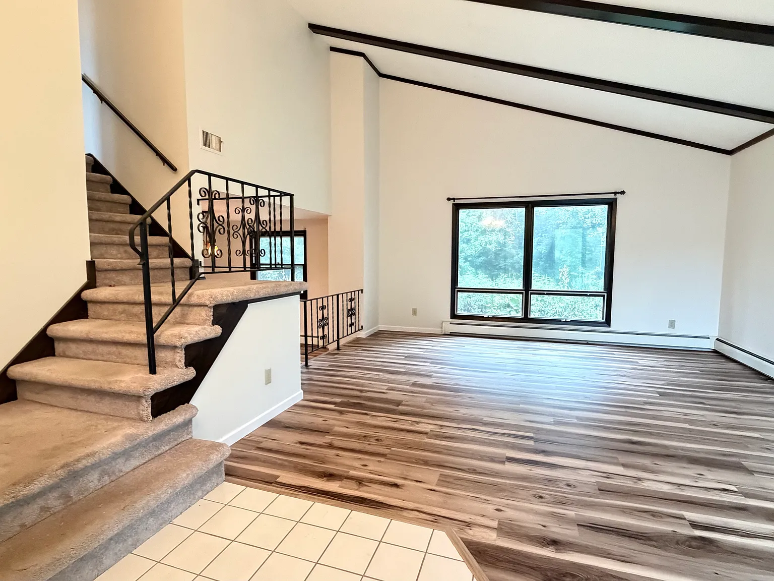 4 bed, 2200 sqft, $3,900 — Photo 4