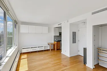 Rented by R New York