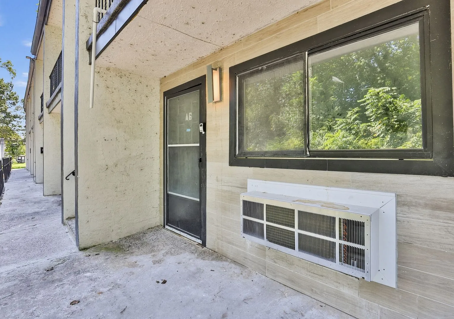 Renovated 2BR in Runnemede | Parking + W/D Hookups — Photo 2