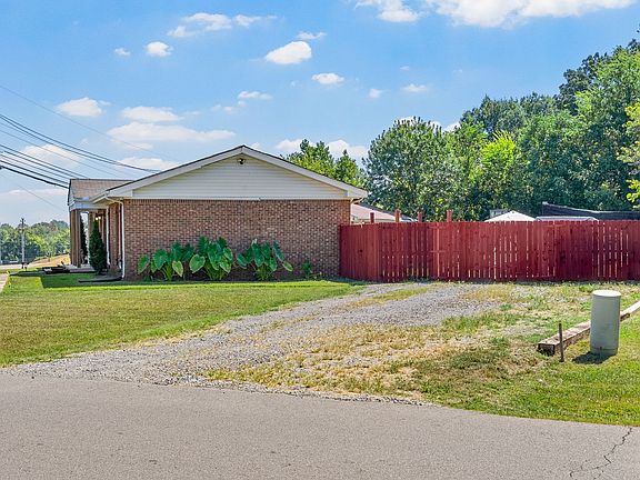 5th image of 284 Lafayette Rd