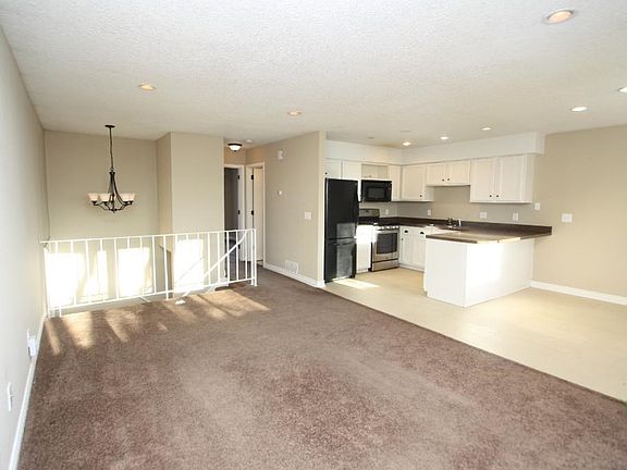 4th image of 18301 Creeks Bend Dr