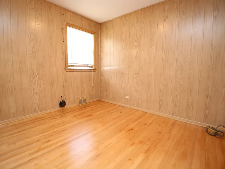8214 W Wilson Ave — Photo 13