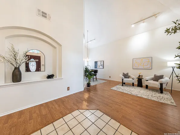 15074 preston hollow, San Antonio, TX 78247