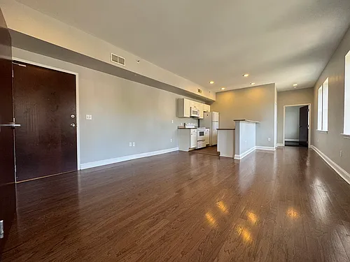 210-410 Farmington Ave #D410 Photo 1