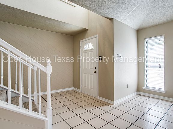 3rd image of 2802 Creekwood Dr N