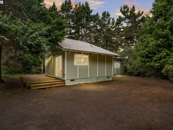 88046 Leeward Dr, Florence, OR 97439