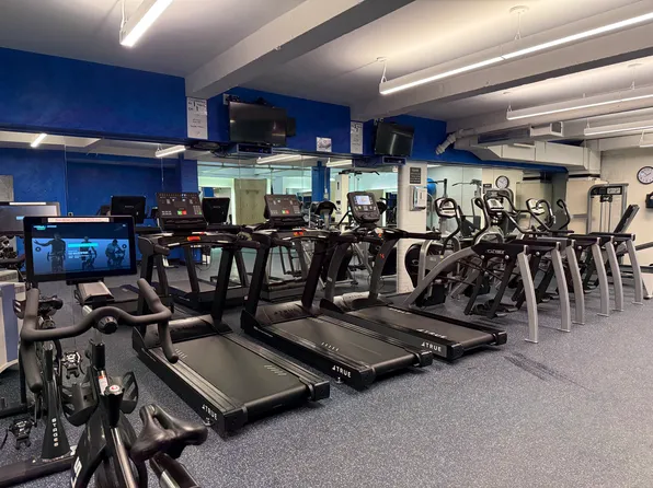 1075 Park Avenue image 16 of 21