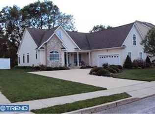 8 Farm House Ln, Maple Shade, NJ 08052