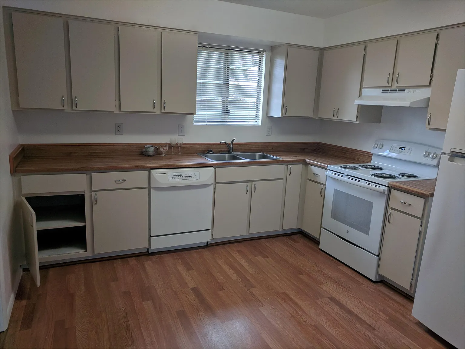 BC1493-3130 North Greg Drive - 2 — Photo 2