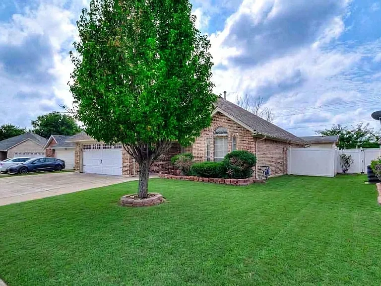 3300 Tommy Hays Dr — Photo 4