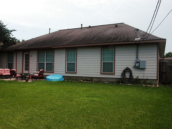2nd image of 614 Bay Colony Dr