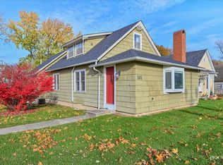 301 E State St, Geneva, IL 60134