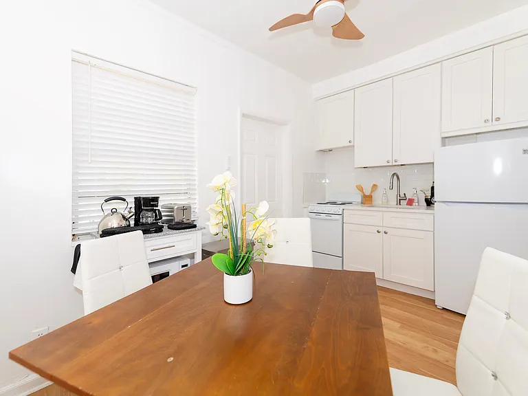 545 Michigan Ave #6 — Photo 2