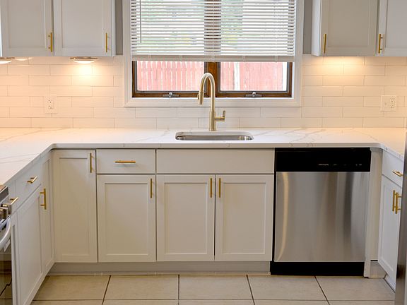 5th image of 14 Orford St #1