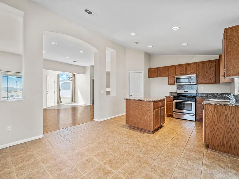 8497 Tamarack Ave — Photo 10