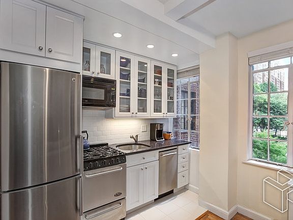 4th image of 333 E 43rd St APT 503