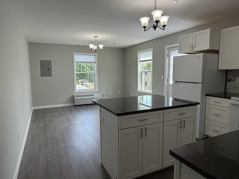 30-32 Osborne St #4 — Photo 5