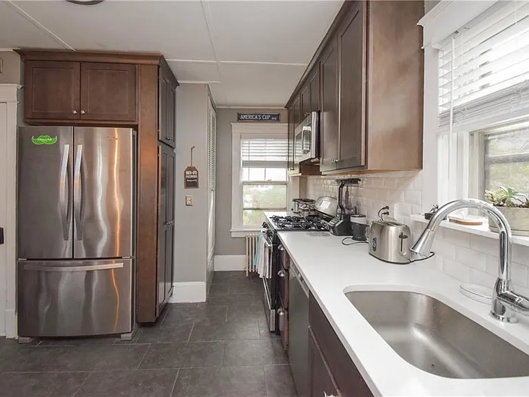 16 Vaughan Ave #2 — Photo 11