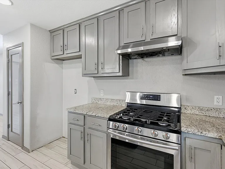 1804 Glenmore Ave — Photo 11