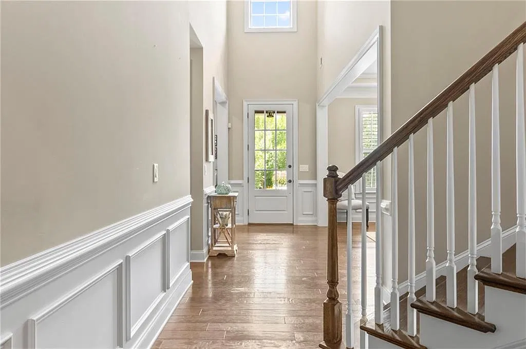 6 bed, 5.0 bath, 6021 sqft, $6,000 — Photo 4