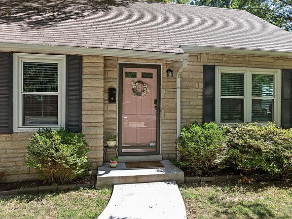 2nd image of 4939 Rosewood Dr