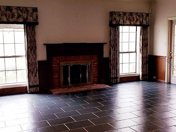 5th image of 2620 Evergreen Dr