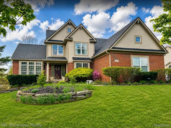 5457 Shelton Dr, Commerce Township, MI 48382