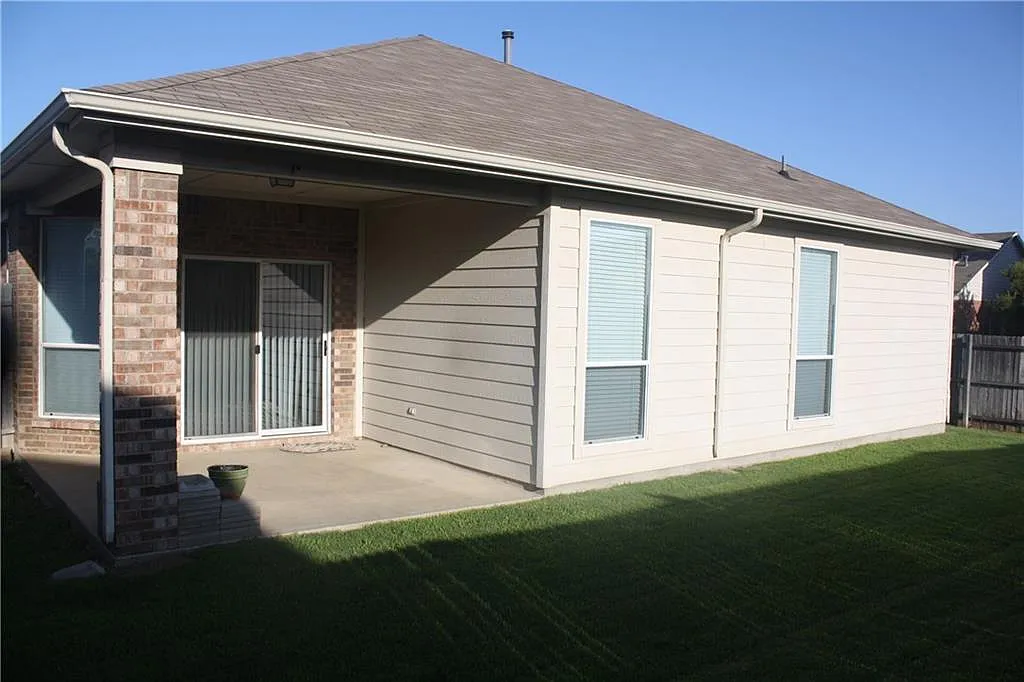4 bed, 1785 sqft, $2,200 — Photo 4