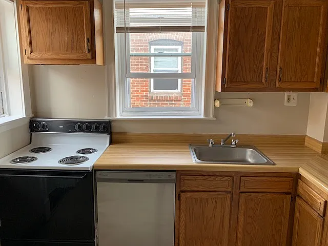 332 S 45th St #C5 — Photo 10