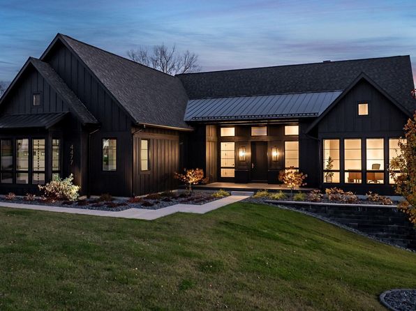 4477 Woodland Dr, Bettendorf, IA 52722